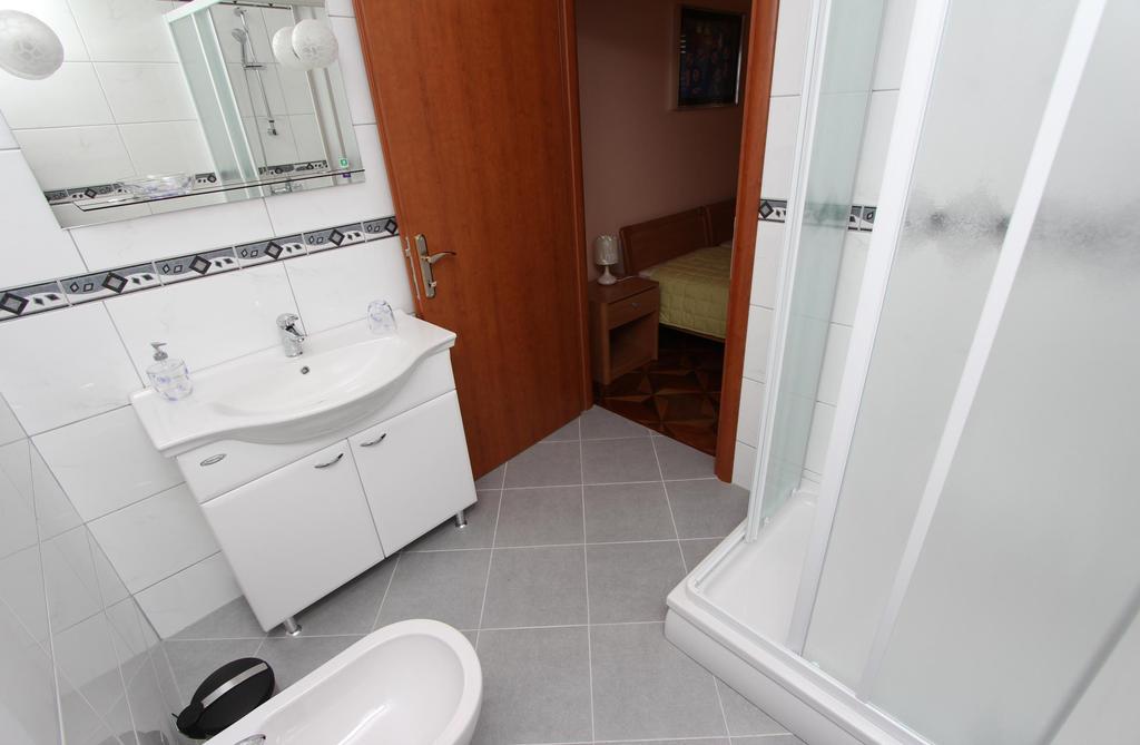 Apartments Casa Menis Ровинь Экстерьер фото