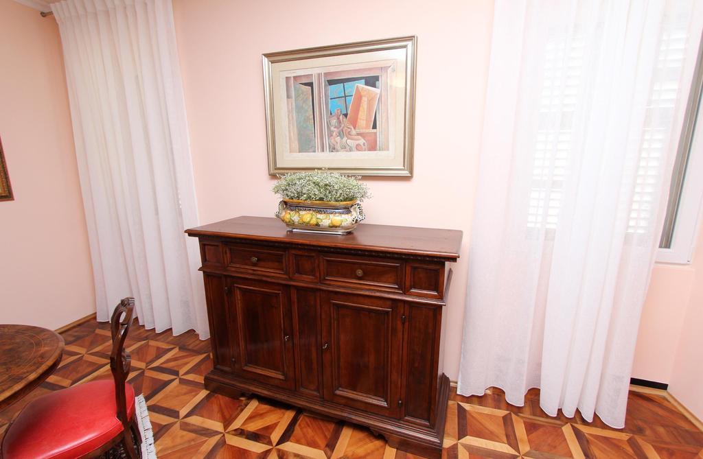 Apartments Casa Menis Ровинь Экстерьер фото